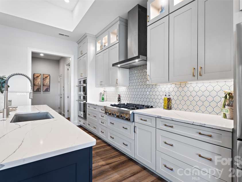 82212 Standing Oak Drive, Charlotte, NC 28278.  MLS# CAR4367652, YatesRealty ID 25352. 
