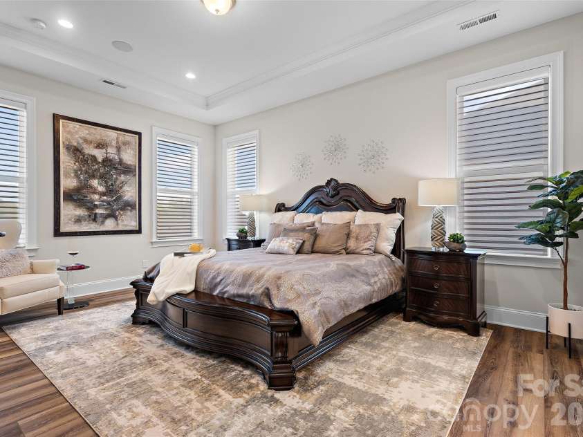 82212 Standing Oak Drive, Charlotte, NC 28278.  MLS# CAR4367652, YatesRealty ID 25352. 