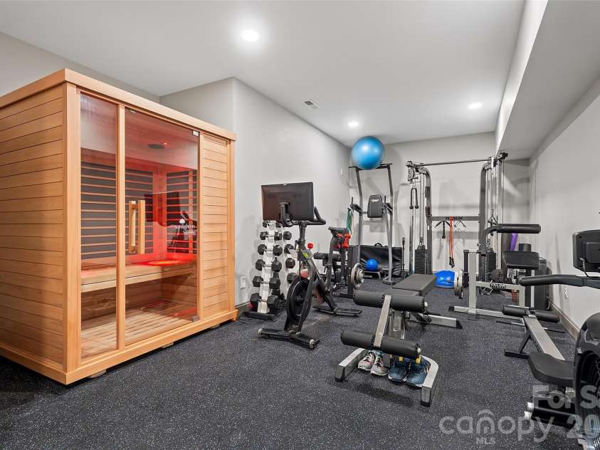 82212 Standing Oak Drive, Charlotte, NC 28278.  MLS# CAR4367652, YatesRealty ID 25352. 
