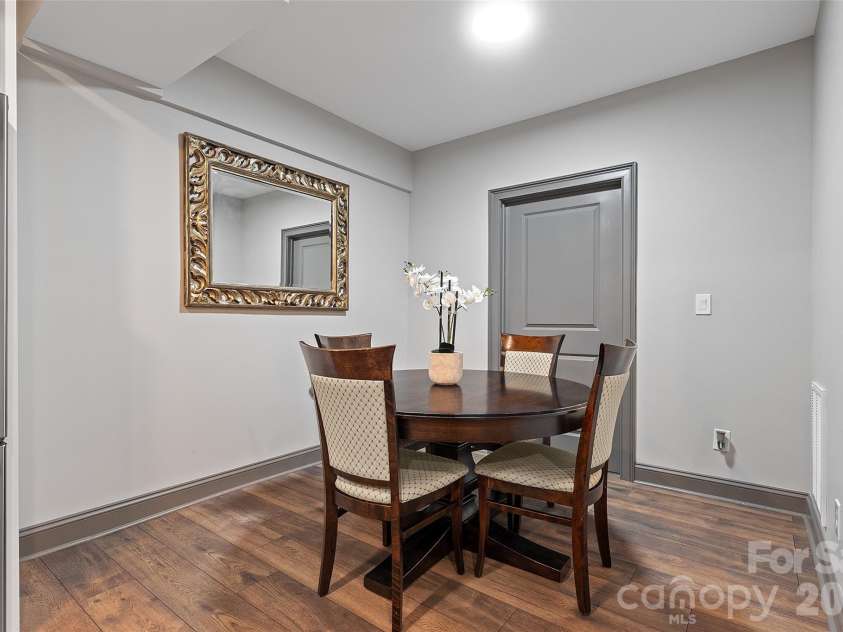 82212 Standing Oak Drive, Charlotte, NC 28278.  MLS# CAR4367652, YatesRealty ID 25352. 