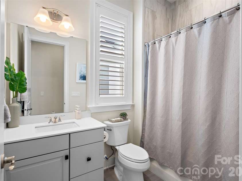 82212 Standing Oak Drive, Charlotte, NC 28278.  MLS# CAR4367652, YatesRealty ID 25352. 