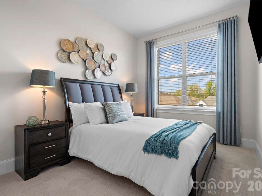 82212 Standing Oak Drive, Charlotte, NC 28278.  MLS# CAR4367652, YatesRealty ID 25352. 