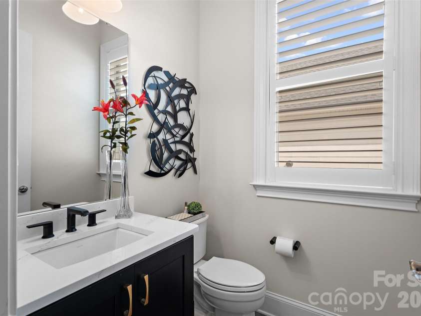 82212 Standing Oak Drive, Charlotte, NC 28278.  MLS# CAR4367652, YatesRealty ID 25352. 