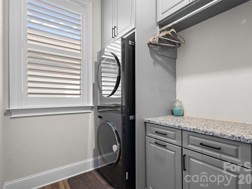 82212 Standing Oak Drive, Charlotte, NC 28278.  MLS# CAR4367652, YatesRealty ID 25352. 
