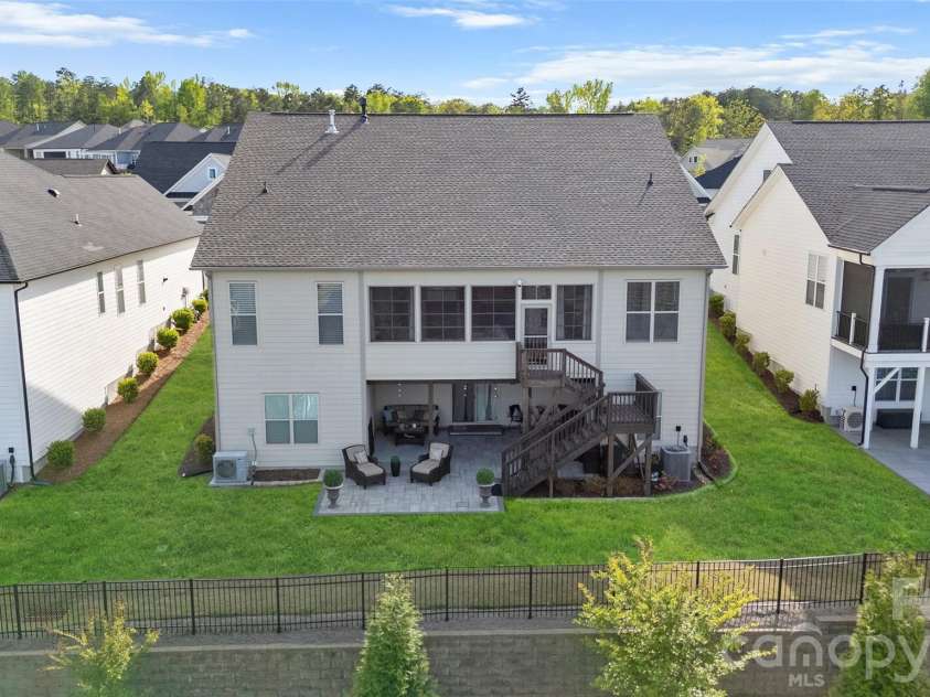 82212 Standing Oak Drive, Charlotte, NC 28278.  MLS# CAR4367652, YatesRealty ID 25352. 