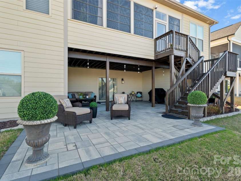 82212 Standing Oak Drive, Charlotte, NC 28278.  MLS# CAR4367652, YatesRealty ID 25352. 