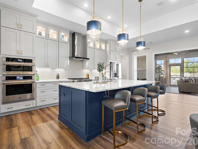82212 Standing Oak Drive, Charlotte, NC 28278.  MLS# CAR4367652, YatesRealty ID 25352. Welcome!