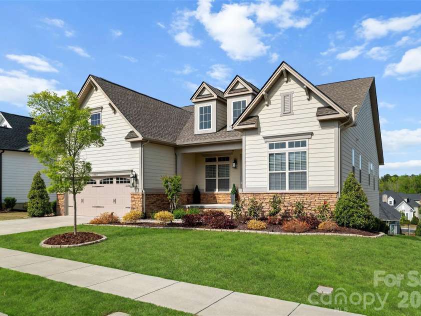 82212 Standing Oak Drive, Charlotte, NC 28278.  MLS# CAR4367652, YatesRealty ID 25352. Welcome Home!