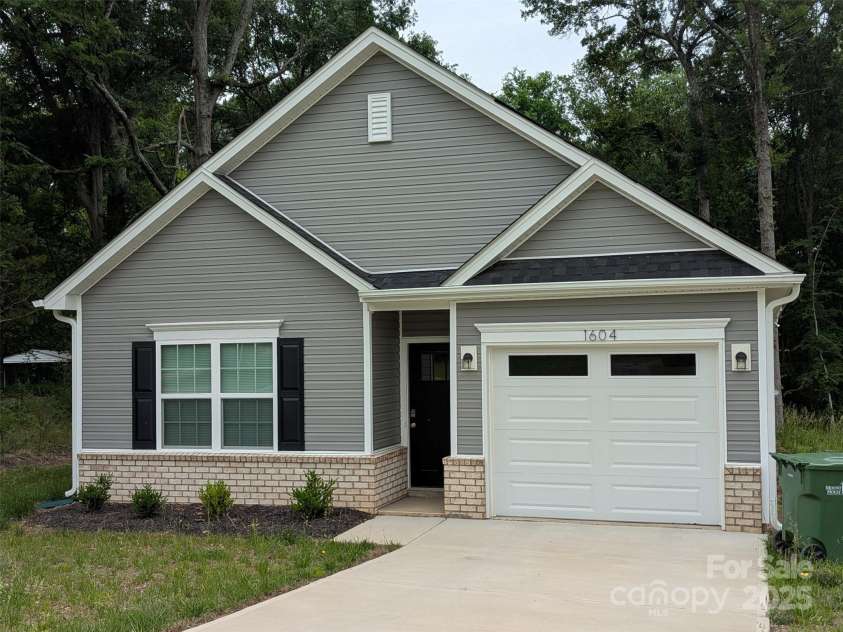 1604 Main Street, Mount Holly, NC 28120.  MLS# CAR4258910, YatesRealty ID 25353. Front view