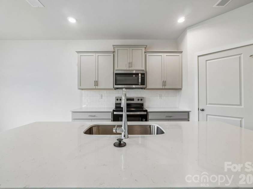 1414 Mammoth Road, Hickory, NC 28602.  MLS# CAR4331806, YatesRealty ID 25354. 