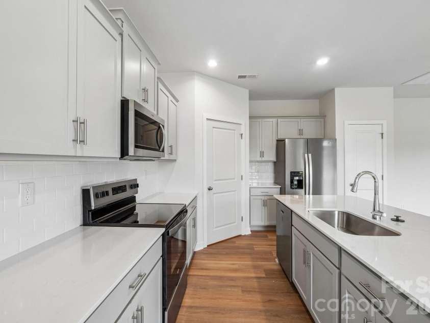 1414 Mammoth Road, Hickory, NC 28602.  MLS# CAR4331806, YatesRealty ID 25354. 