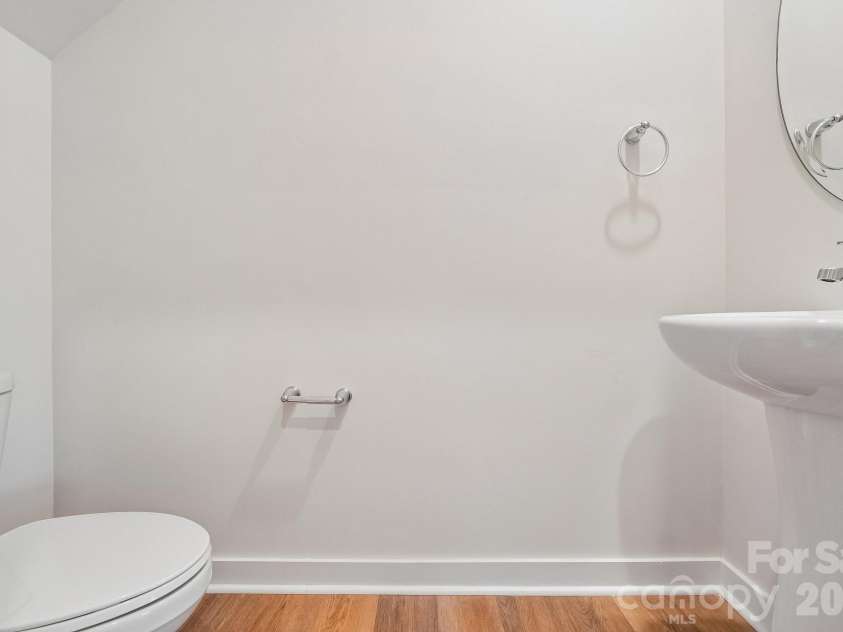 1414 Mammoth Road, Hickory, NC 28602.  MLS# CAR4331806, YatesRealty ID 25354. 