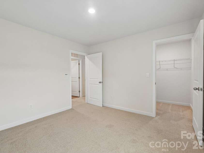 1414 Mammoth Road, Hickory, NC 28602.  MLS# CAR4331806, YatesRealty ID 25354. 