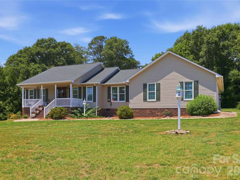 209 Silver Creek Lane, Shelby, NC 28152.  MLS# CAR4384649, YatesRealty ID 25355. 