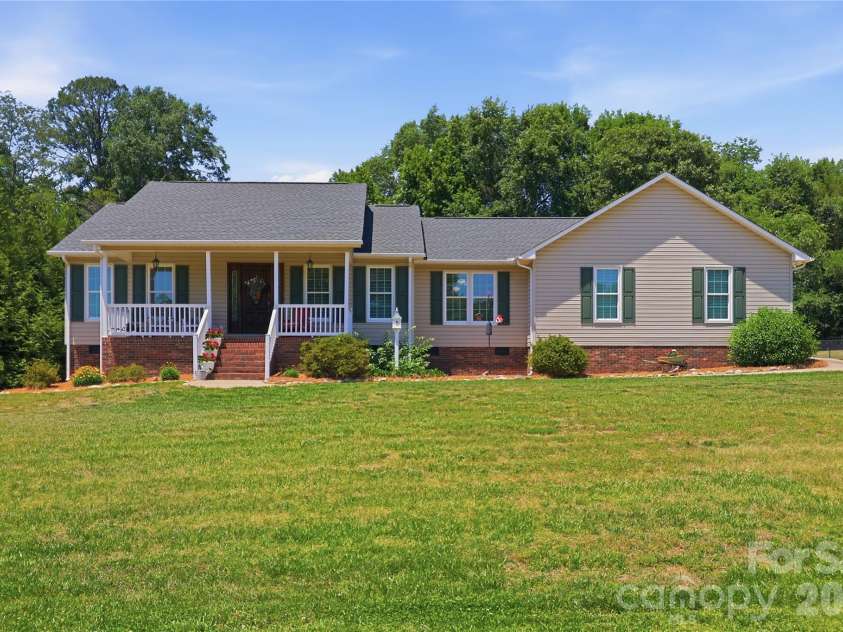 209 Silver Creek Lane, Shelby, NC 28152.  MLS# CAR4384649, YatesRealty ID 25355. 