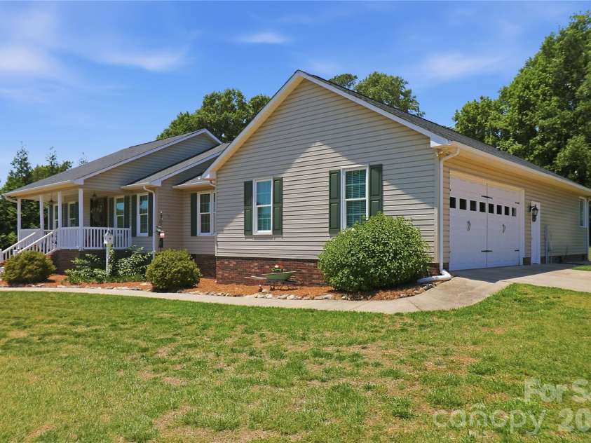 209 Silver Creek Lane, Shelby, NC 28152.  MLS# CAR4384649, YatesRealty ID 25355. 