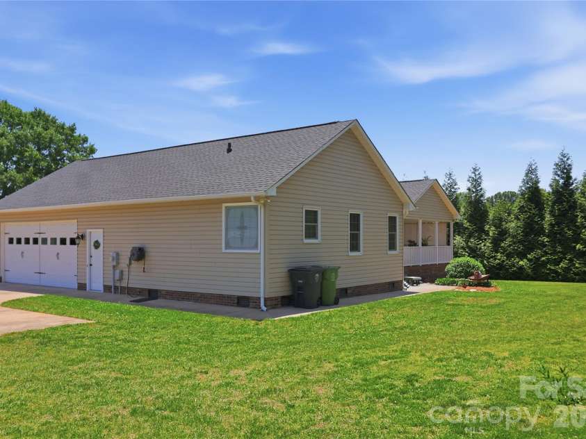 209 Silver Creek Lane, Shelby, NC 28152.  MLS# CAR4384649, YatesRealty ID 25355. 