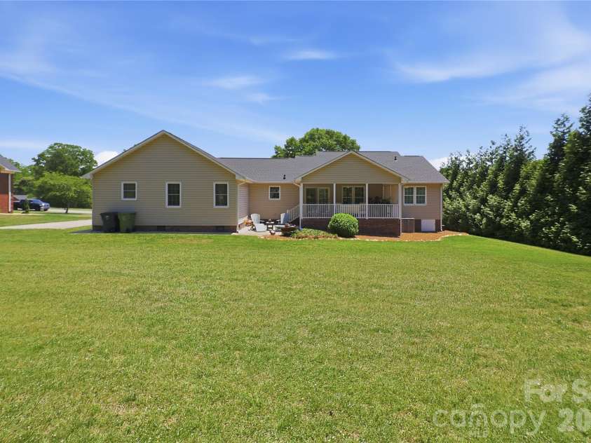 209 Silver Creek Lane, Shelby, NC 28152.  MLS# CAR4384649, YatesRealty ID 25355. 