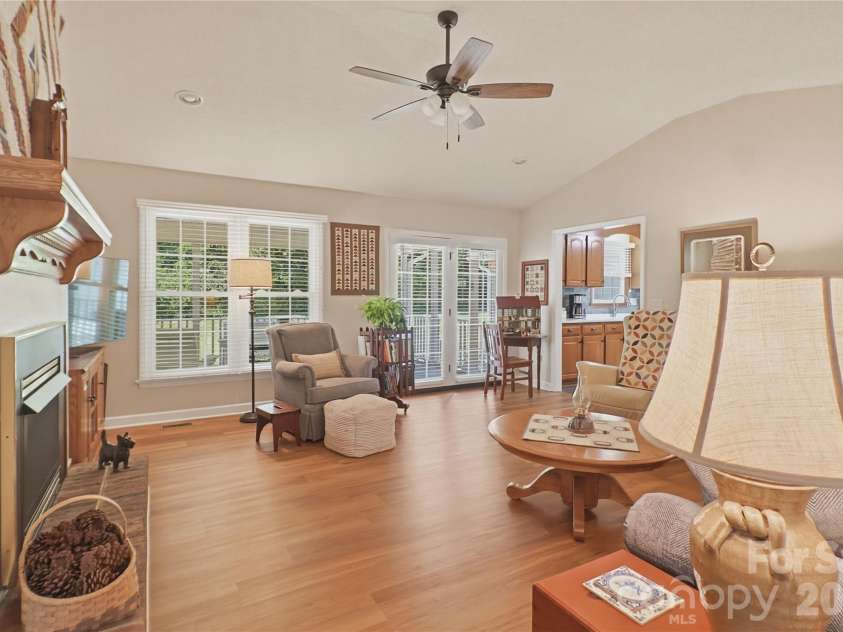 209 Silver Creek Lane, Shelby, NC 28152.  MLS# CAR4384649, YatesRealty ID 25355. 