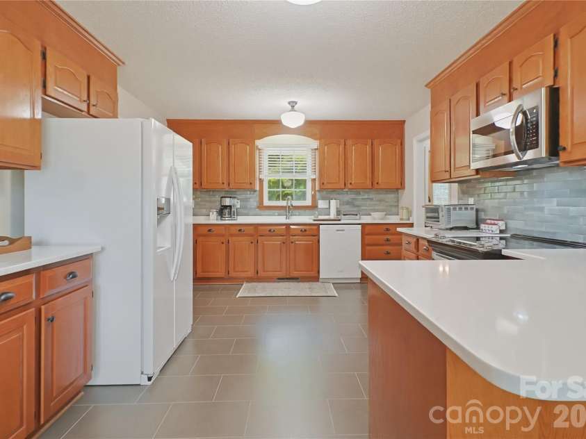 209 Silver Creek Lane, Shelby, NC 28152.  MLS# CAR4384649, YatesRealty ID 25355. 
