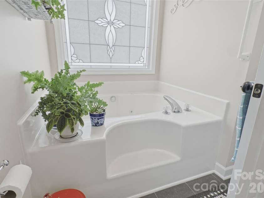 209 Silver Creek Lane, Shelby, NC 28152.  MLS# CAR4384649, YatesRealty ID 25355. 