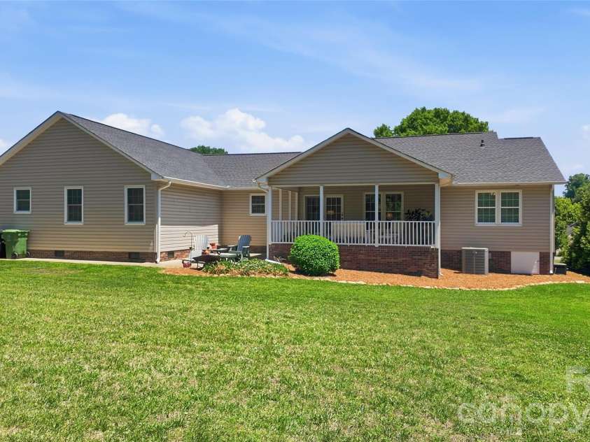 209 Silver Creek Lane, Shelby, NC 28152.  MLS# CAR4384649, YatesRealty ID 25355. 