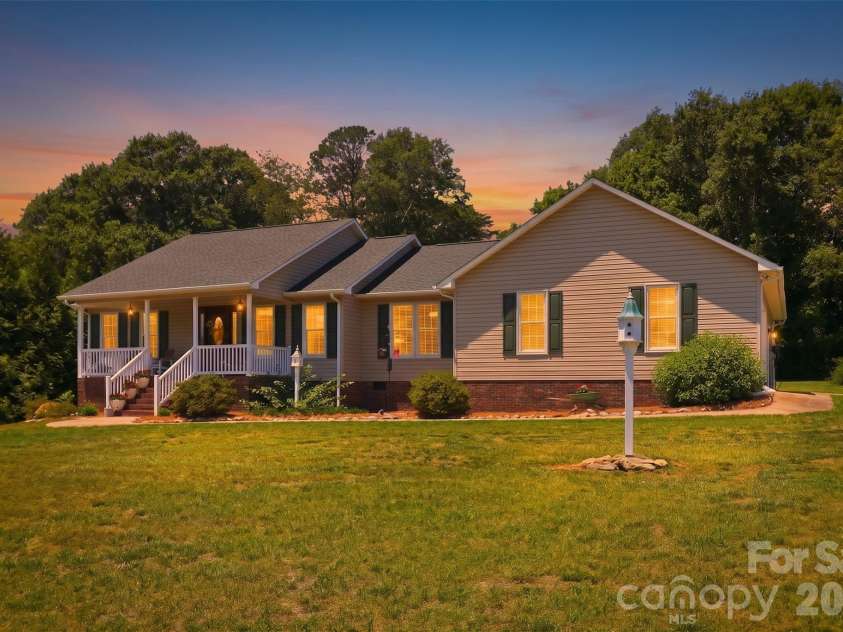 209 Silver Creek Lane, Shelby, NC 28152.  MLS# CAR4384649, YatesRealty ID 25355. 