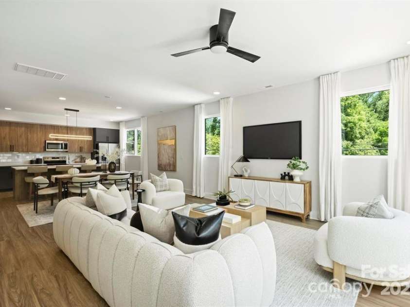 3007 Yada Lane, Charlotte, NC 28208.  MLS# CAR4280857, YatesRealty ID 25355. 