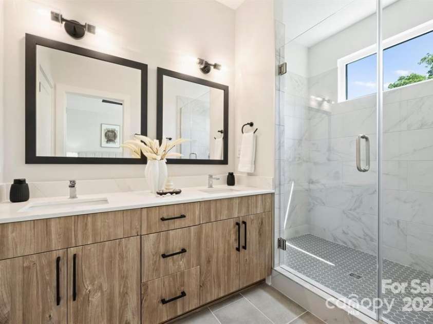 3007 Yada Lane, Charlotte, NC 28208.  MLS# CAR4280857, YatesRealty ID 25355. 