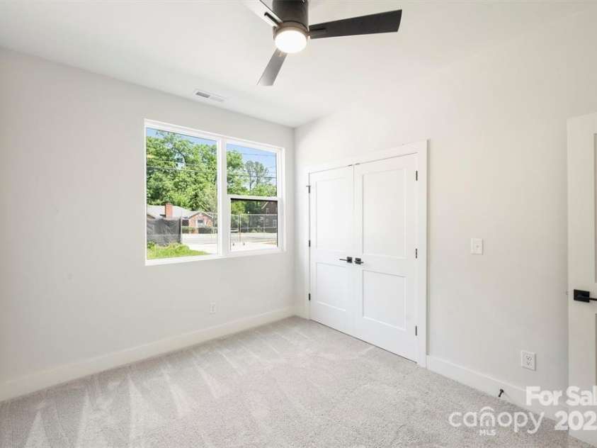 3007 Yada Lane, Charlotte, NC 28208.  MLS# CAR4280857, YatesRealty ID 25355. 