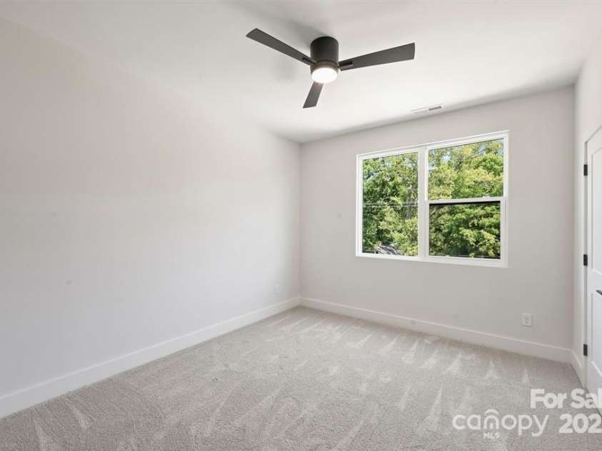 3007 Yada Lane, Charlotte, NC 28208.  MLS# CAR4280857, YatesRealty ID 25355. 