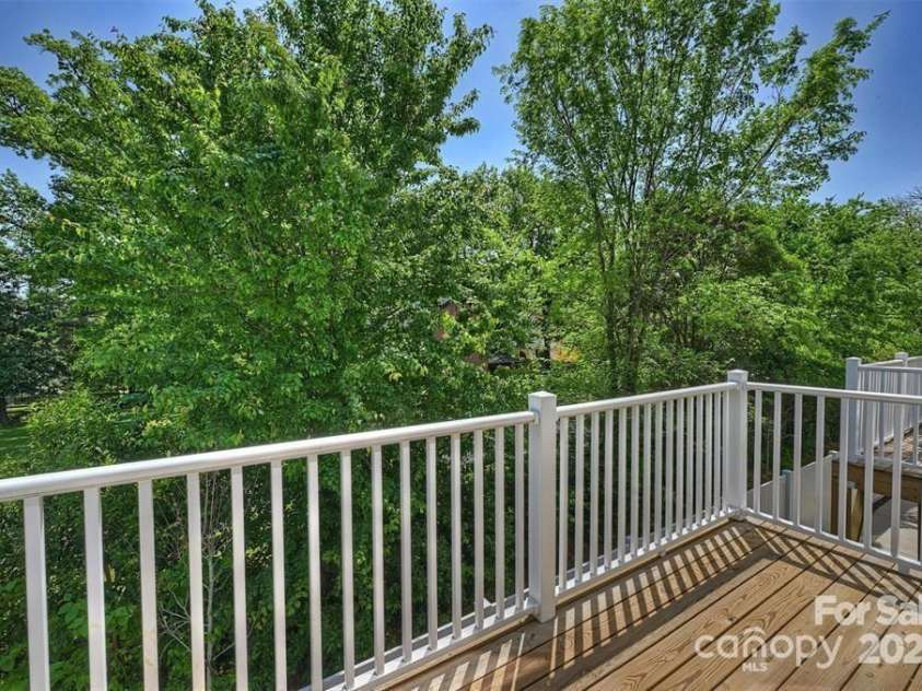 3007 Yada Lane, Charlotte, NC 28208.  MLS# CAR4280857, YatesRealty ID 25355. 