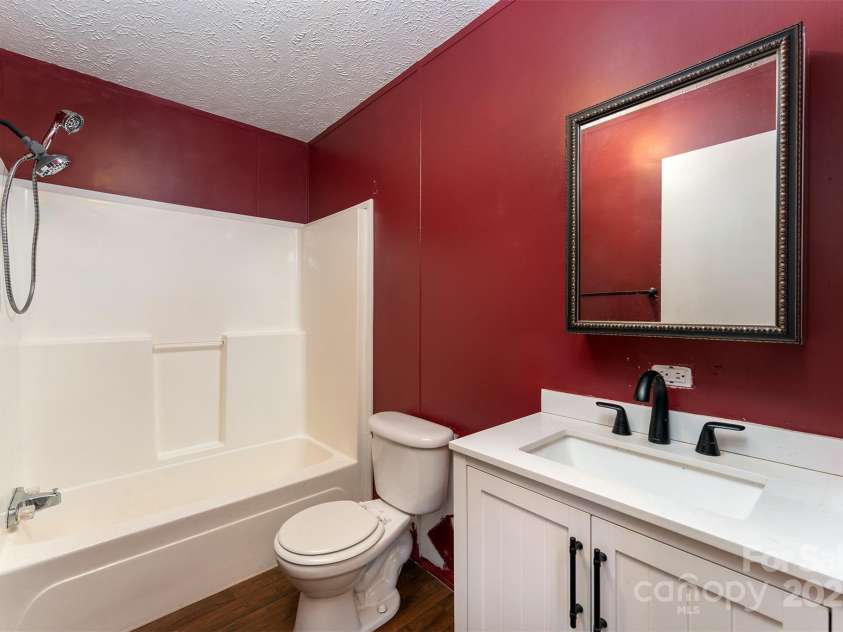 116 Hidden Meadow Drive, Candler, NC 28715.  MLS# CAR4258424, YatesRealty ID 25356. 2nd Full Bath