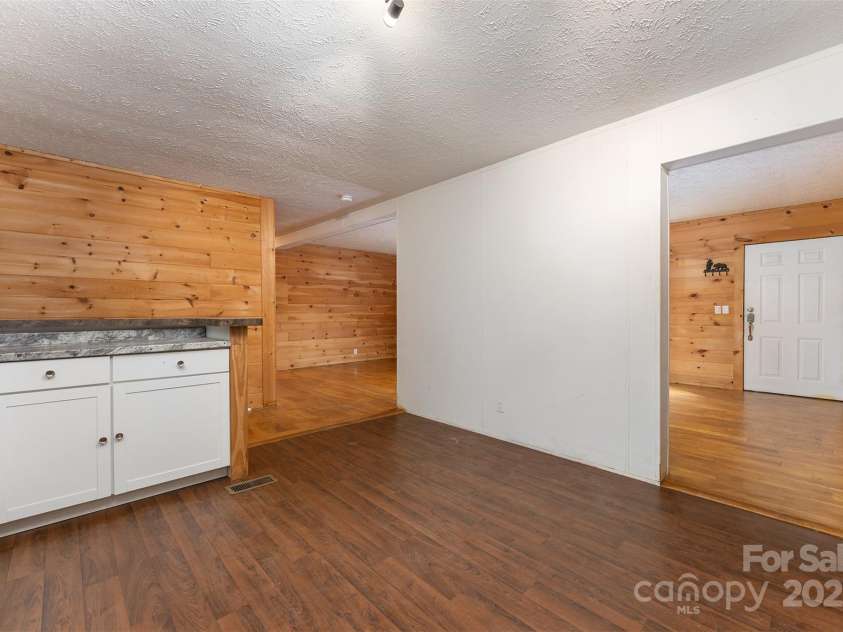 116 Hidden Meadow Drive, Candler, NC 28715.  MLS# CAR4258424, YatesRealty ID 25356. Dining Area