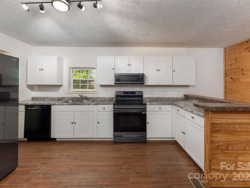 116 Hidden Meadow Drive, Candler, NC 28715.  MLS# CAR4258424, YatesRealty ID 25356. Kitchen