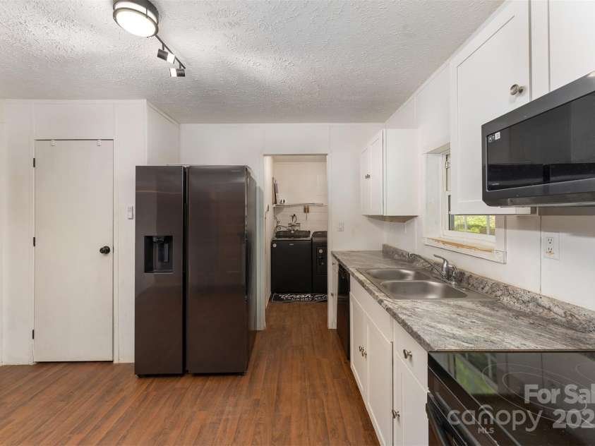 116 Hidden Meadow Drive, Candler, NC 28715.  MLS# CAR4258424, YatesRealty ID 25356. Kitchen