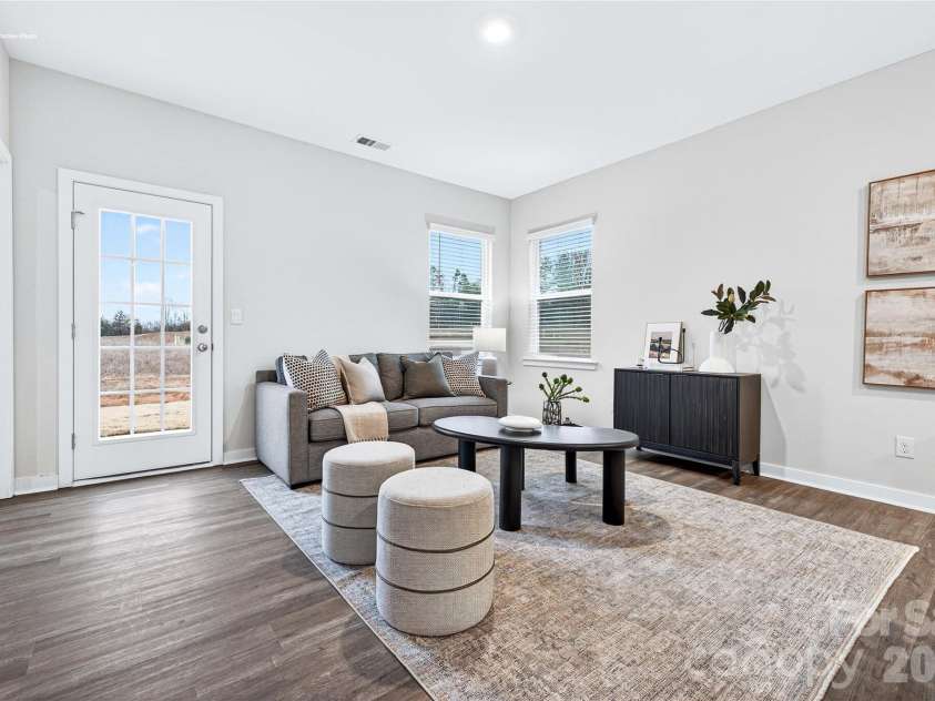 658 13th Avenue Drive, Hickory, NC 28601.  MLS# CAR4383747, YatesRealty ID 25356. 
