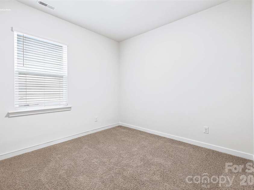 658 13th Avenue Drive, Hickory, NC 28601.  MLS# CAR4383747, YatesRealty ID 25356. 