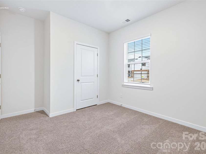 658 13th Avenue Drive, Hickory, NC 28601.  MLS# CAR4383747, YatesRealty ID 25356. 