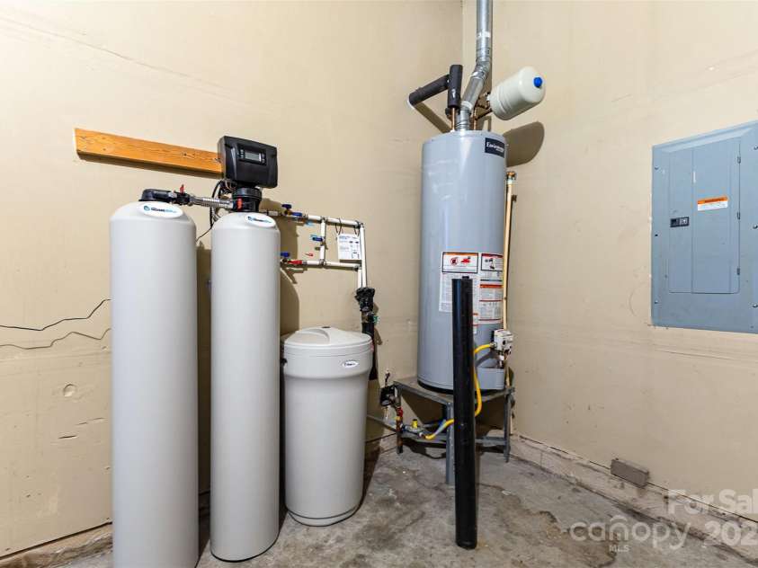 10198 Tintinhull Drive, Indian Land, SC 29707.  MLS# CAR4265539, YatesRealty ID 25357. Newer Whole house water purification system & HWH both in 2022) in your oversized 2-car garage.