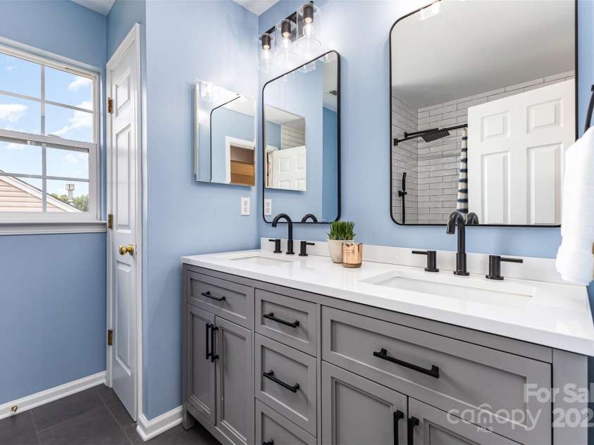 10198 Tintinhull Drive, Indian Land, SC 29707.  MLS# CAR4265539, YatesRealty ID 25357. Newly updated hallway bathroom on the upper level, with shower/tub combo.