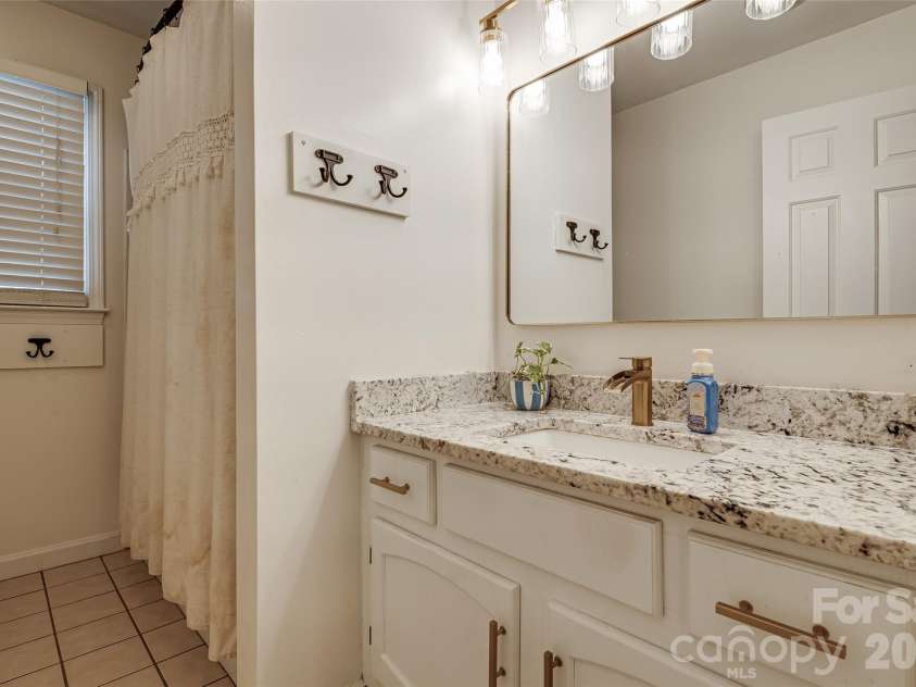 1015 Quail Circle, Salisbury, NC 28147.  MLS# CAR4327821, YatesRealty ID 25358. 3rd Full Bath
