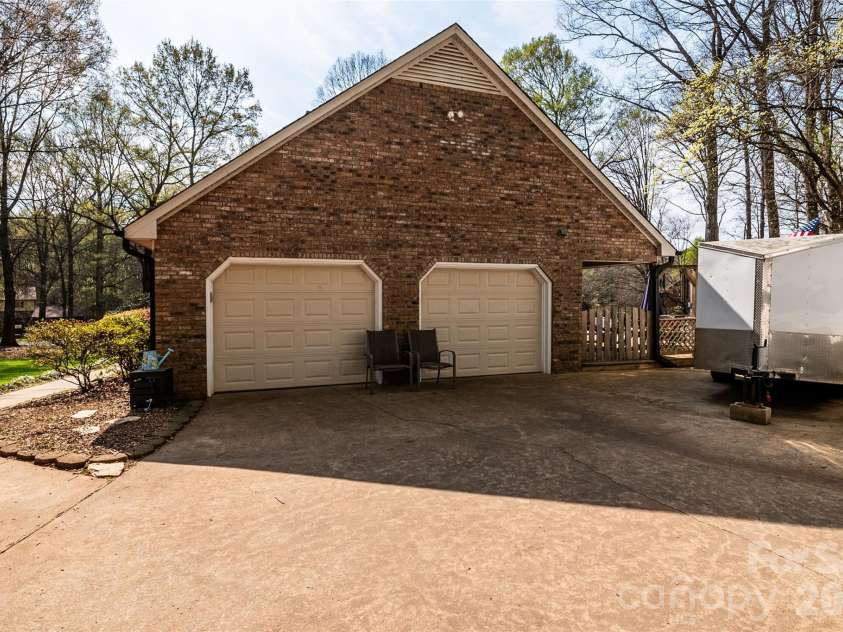 1015 Quail Circle, Salisbury, NC 28147.  MLS# CAR4327821, YatesRealty ID 25358. Ample Parking