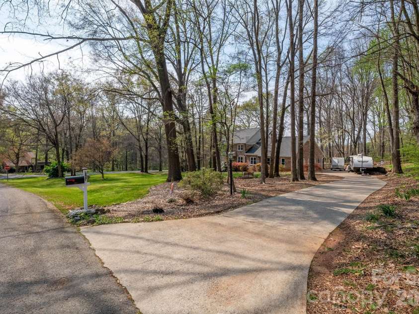 1015 Quail Circle, Salisbury, NC 28147.  MLS# CAR4327821, YatesRealty ID 25358. Long Secluded Driveway