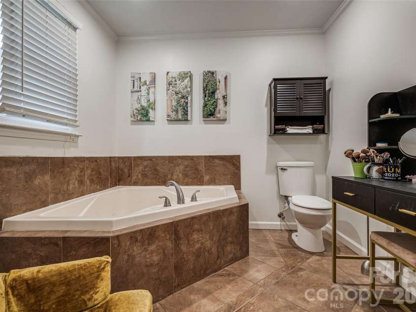 1015 Quail Circle, Salisbury, NC 28147.  MLS# CAR4327821, YatesRealty ID 25358. Master BA