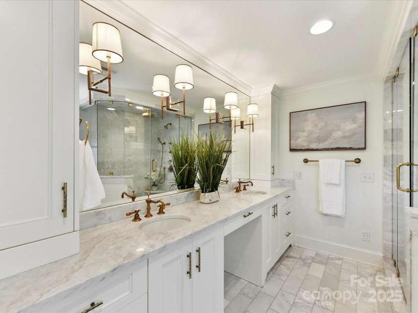 6546 Chestnut Grove Lane, Charlotte, NC 28210.  MLS# CAR4276539, YatesRealty ID 25358. Primary Bathroom