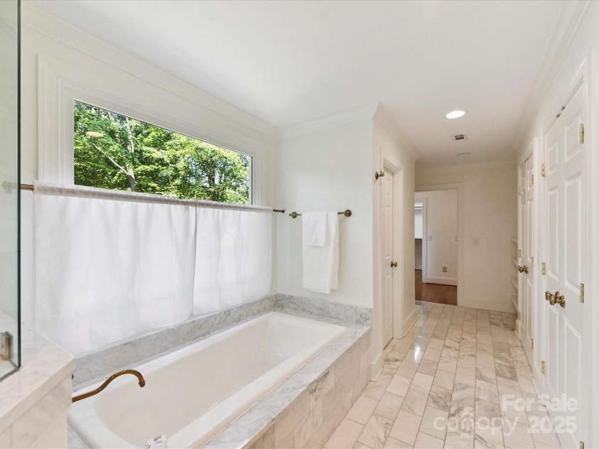 6546 Chestnut Grove Lane, Charlotte, NC 28210.  MLS# CAR4276539, YatesRealty ID 25358. Primary Bathroom