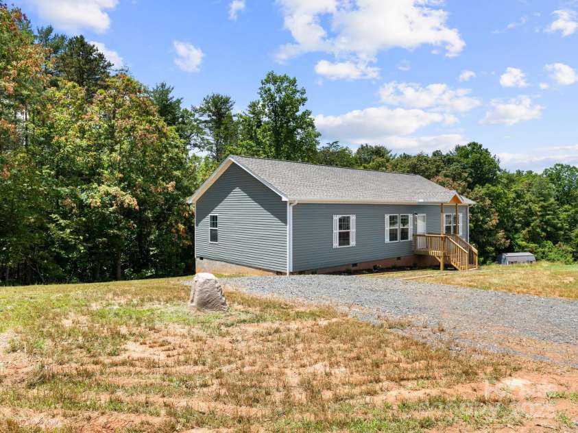 207 Walnut Branch Road, Weaverville, NC 28787.  MLS# CAR4272525, YatesRealty ID 25359. 