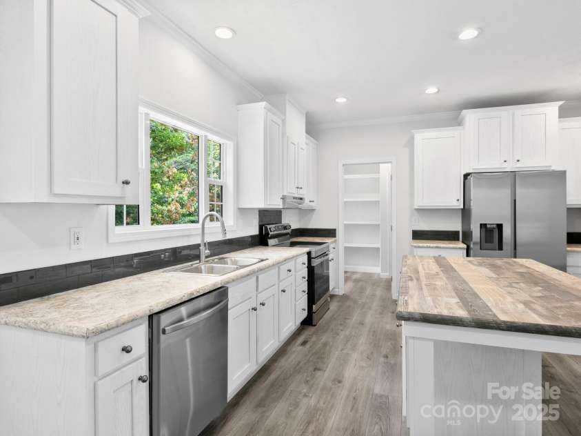 207 Walnut Branch Road, Weaverville, NC 28787.  MLS# CAR4272525, YatesRealty ID 25359. 