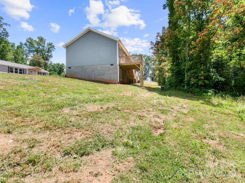 207 Walnut Branch Road, Weaverville, NC 28787.  MLS# CAR4272525, YatesRealty ID 25359. 